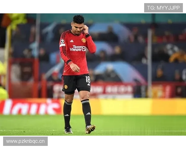 曼联重建过程问题显现,阶段性阵容调整对赛季稳定性面临考验 曼联重建过程问题显现,阶段性阵容调整对赛季稳定性面临考验