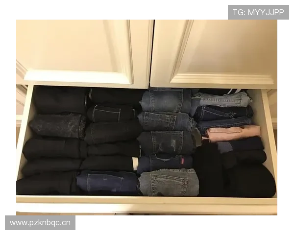 刚刷到石智勇回家那段，随手脱外套衣橱里一排名牌，我的钱包沉默了